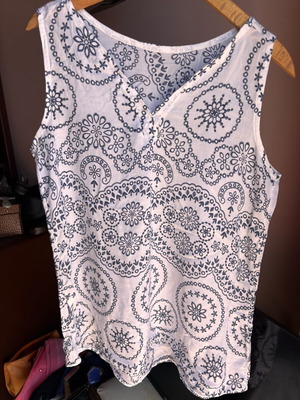Women’s sleeveless shirt used, thin airy fabric, size S/M, white and blue