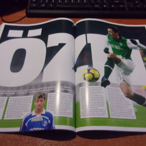 Four Four Two October 2010 Playmakers Special like new, for PAOK fans