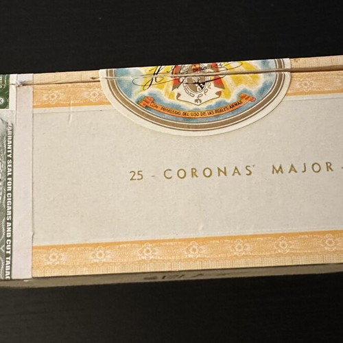 H. Upmann Coronas Major collectible box with 18 authentic tubes like new