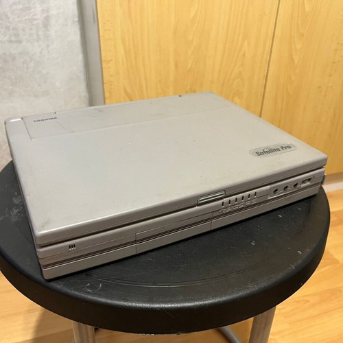 Toshiba 440 CDT computer with Windows 98 Second Edition like new