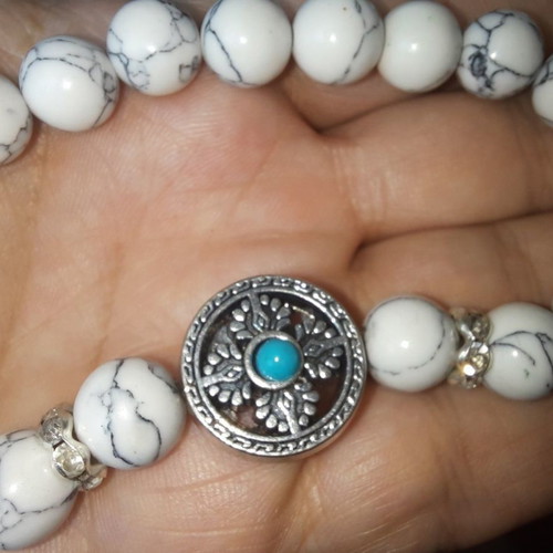 Bracelet with white Haolite semi-precious stones, metal cross and beads new