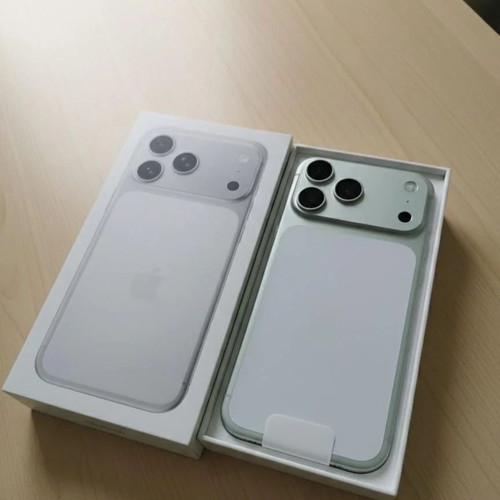 iPhone 17 Pro Max Silver 256GB like new