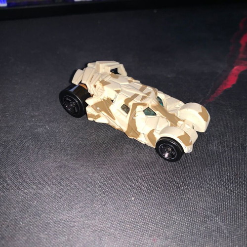 Tan Tumbler Dark Knight Batmobile 2006 Hot Wheels used