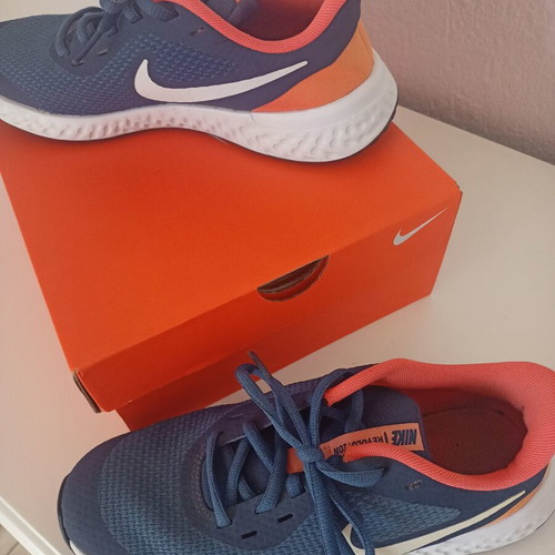 Nike women's running shoes size 36 like new