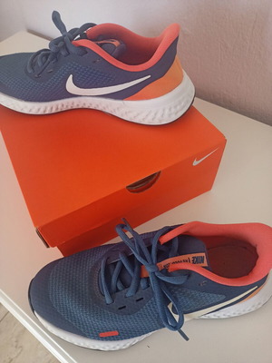 Nike women's running shoes size 36 like new