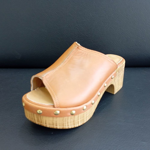 Leather platform sandals new, medium heel, soft leather sole, brown