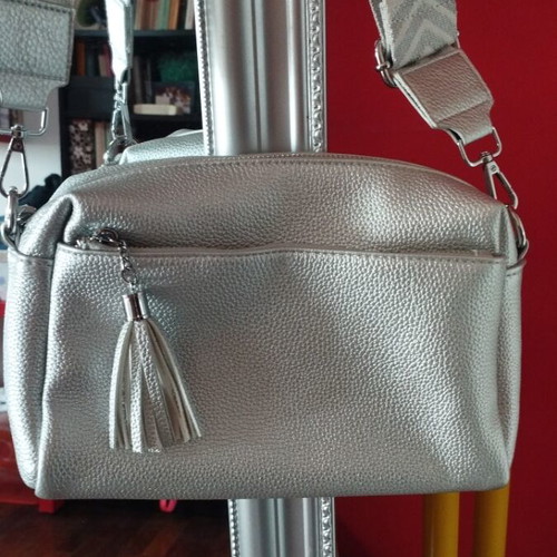 Shoulder and crossbody bag like new, silver, adjustable strap