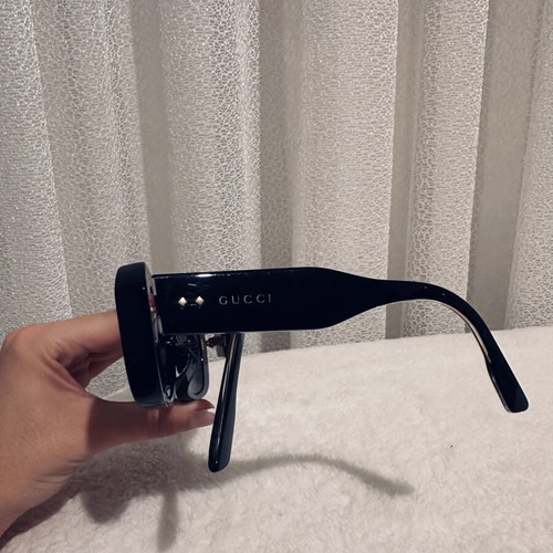 Gucci sunglasses like new, black and gold