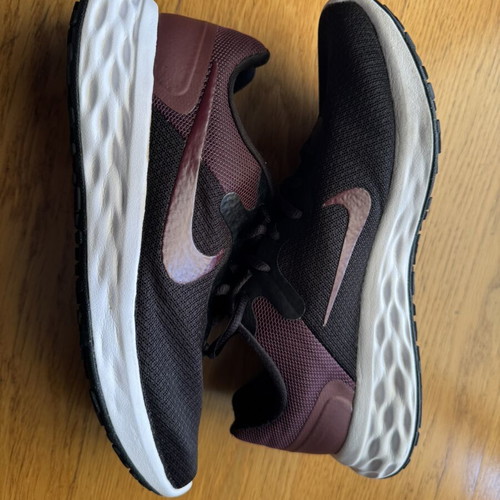 Nike Revolution 6 Next Nature Size 40 Like New Black Beetroot