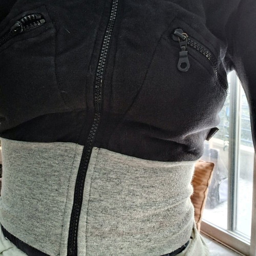00's cropped sweatshirt like new, black and gray