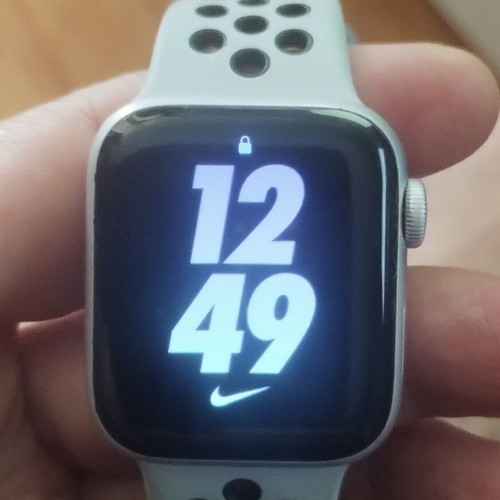 Apple Watch SE 40mm Silver GPS with Nike Sport Band and Magnetic Bracelet
