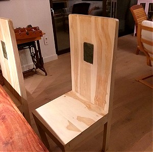 Πωλούνται 4 ξύλινες καρέκλες τραπεζαρίας