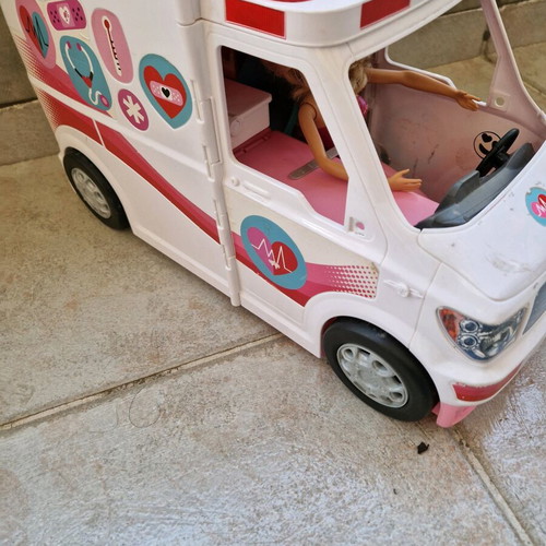 Barbie ασθενοφόρο μεταχειρισμένο μαζί με Barbie