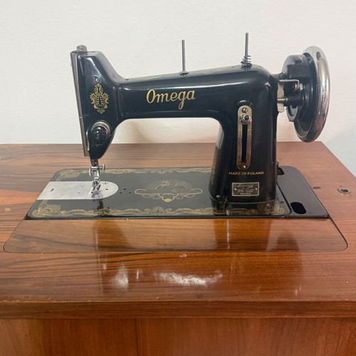 Omega sewing machine like new, fully functional