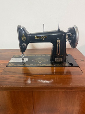 Omega sewing machine like new, fully functional
