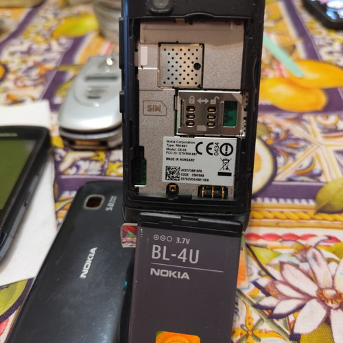 Nokia C5-03 phone used, black, up to 7.9 MP camera