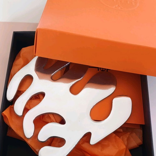 Pot stand new leaf-shaped inspired by N. Chatzikyriakos-Ghikas