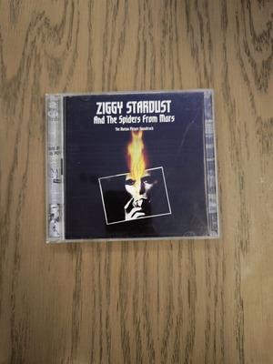 Ziggy Stardust And The Spiders From Mars 2CD soundtrack like new, rock