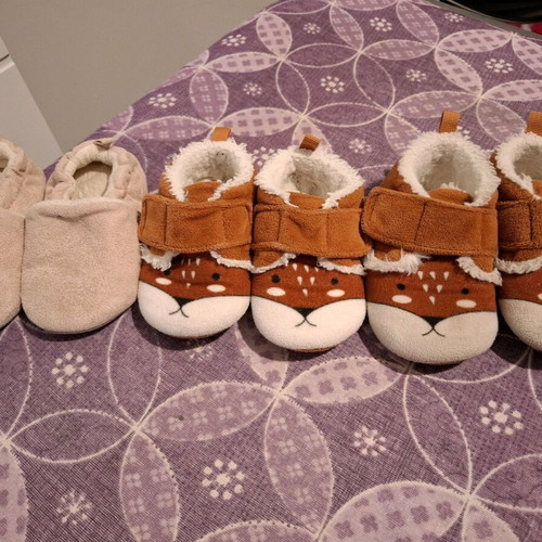 Children's slippers used, sizes 18-21, fox and pink designs