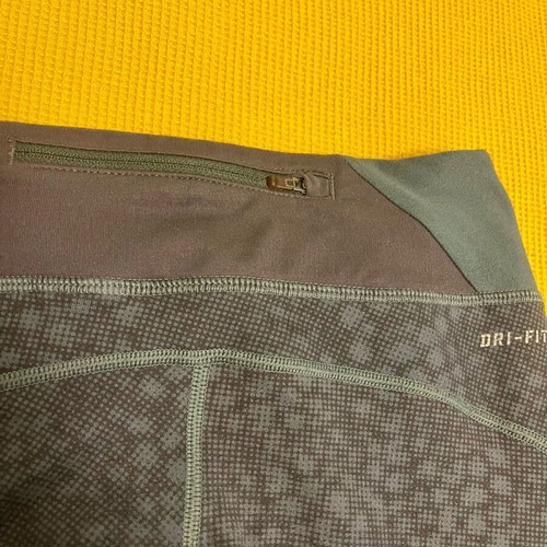 Nike Dri-FIT leggings used, xs like small, dark charcoal with animal print