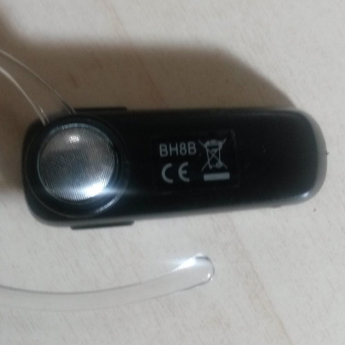 Bluetooth Headset Celly BH8B used with charger