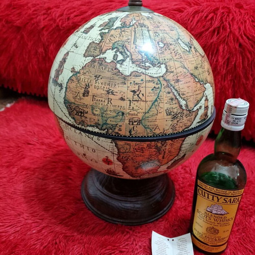 Wooden globe bar new, luxurious and elegant
