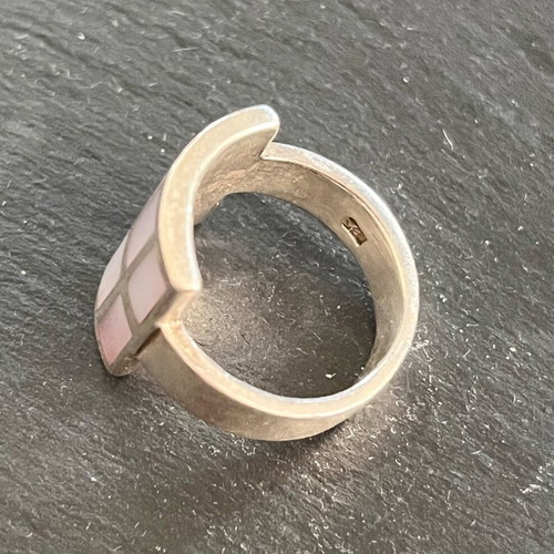 Silver 925 ring like new with pink and white mother of pearl