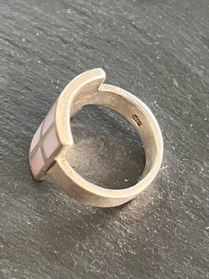 Silver 925 ring like new with pink and white mother of pearl