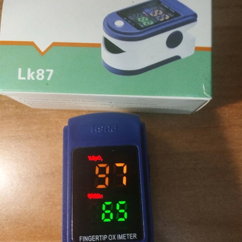 Fingertip pulse oximeter like new with fast display