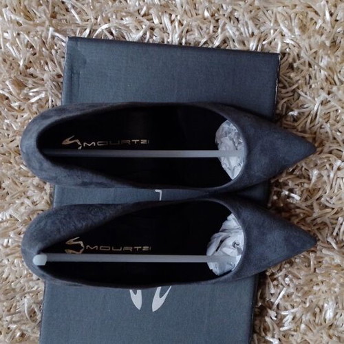 Mourtzi suede pumps like new, size 38, gray