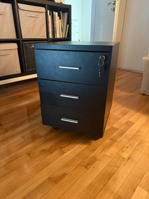 Συρταριέρα μαύρη wenge με 3 συρτάρια και ροδάκια μεταχειρισμένη