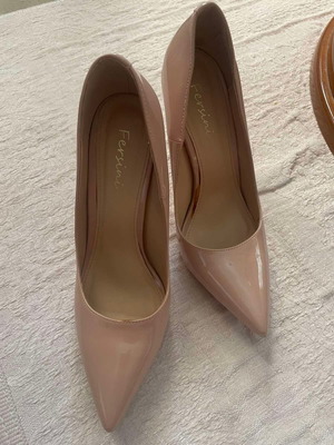 Γόβες μπεζ ελάχιστα φορεμένες, μέγεθος 38