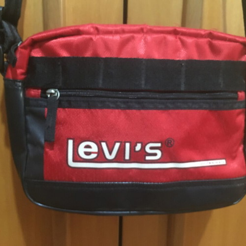 Levi’s vintage shoulder bag like new, black and red