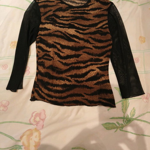 Set of 3 T-shirts and 1 Bodysuit like new, size small
