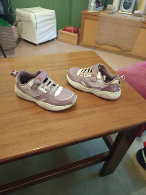 Clarks Grip Pearl Pokémon sneakers for girls size 27 used