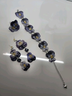 Комплект гривна, пръстен и обеци с истински градински теменужки, нов