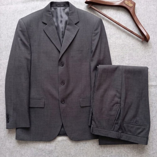 Davvero Dark Gray Suit classic fit size L/46 like new