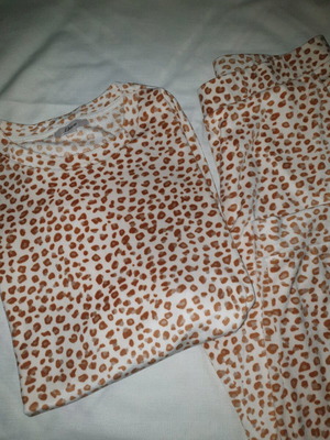Edam pajama set size M like new, soft velvety texture