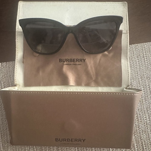 Burberry sunglasses like new with case and cleaning cloth, black and beige