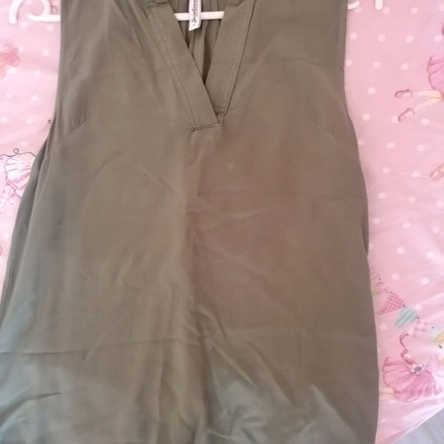 Sleeveless khaki blouse with V neckline like new