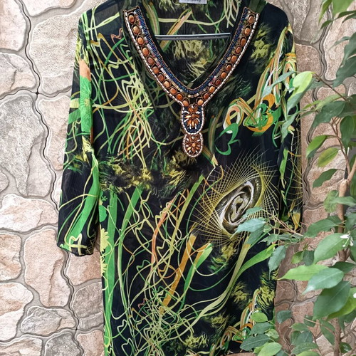 Caftan like new, size large, black and green