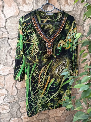 Caftan like new, size large, black and green