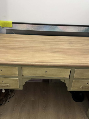 Γραφείο αναπαλαιωμένο με χρώματα κιμωλίας και 5 συρτάρια