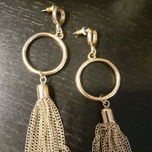 Dangling earrings like new, gold-colored with thin chains