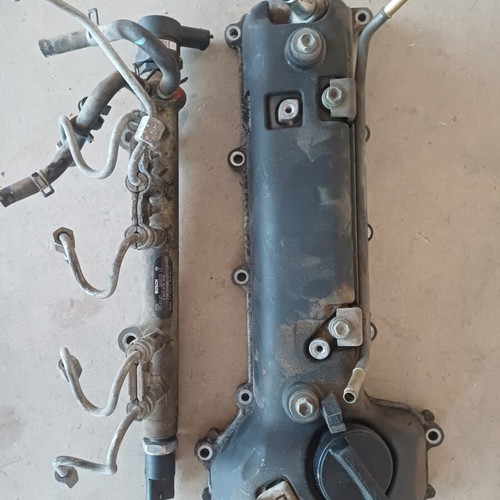 Toyota Yaris 2005 D4D valve cover and fuel rail used