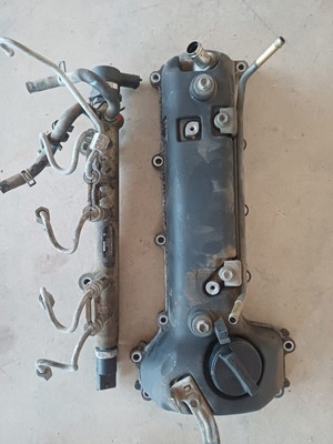 Toyota Yaris 2005 D4D valve cover and fuel rail used