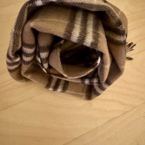 Galléries Lafayette 100% wool scarf like new, beige