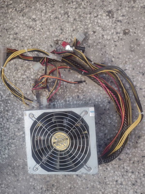 Super Flower SF-550P14P захранващ блок употребяван за настолен компютър 550W
