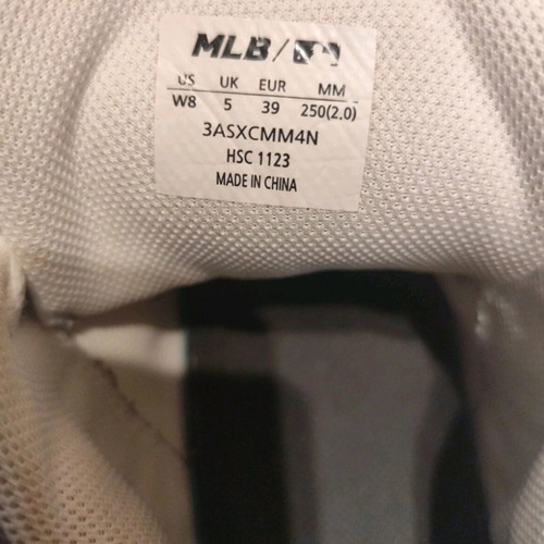 New York Yankees MLB sneakers like new, white, size 39