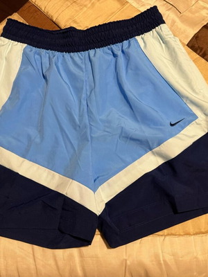 Μαγιό Nike ανδρικό καινούργιο, μέγεθος Large, άσπρο και μπλε